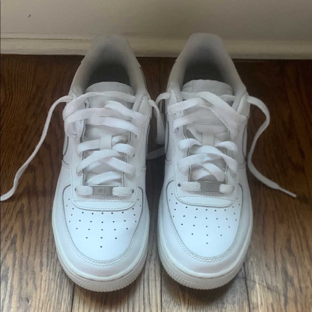 Nike Air Force 1 size 6y White Sneakers